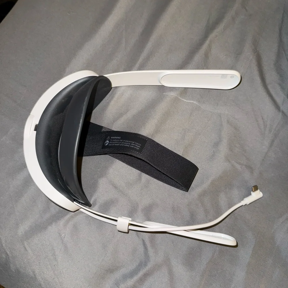 White VR Headset